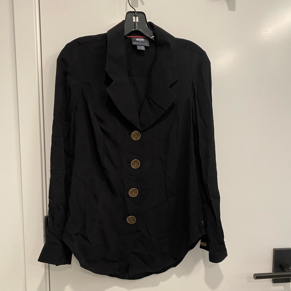 Maeve relaxed black shirt with sculptural buttons